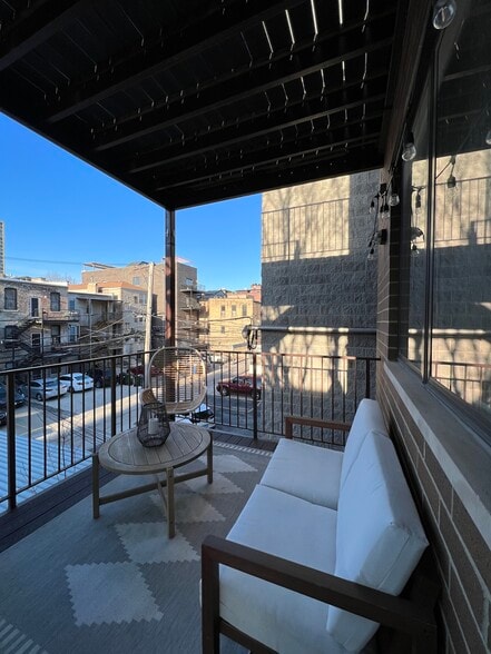 Back Balcony - 1534 W Cortez St