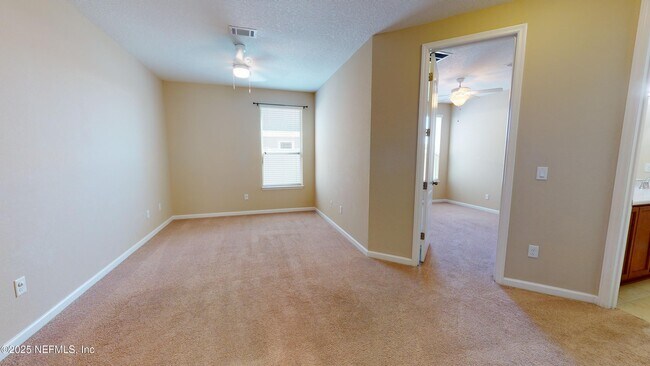 Building Photo - 15858 Lexington Park Blvd