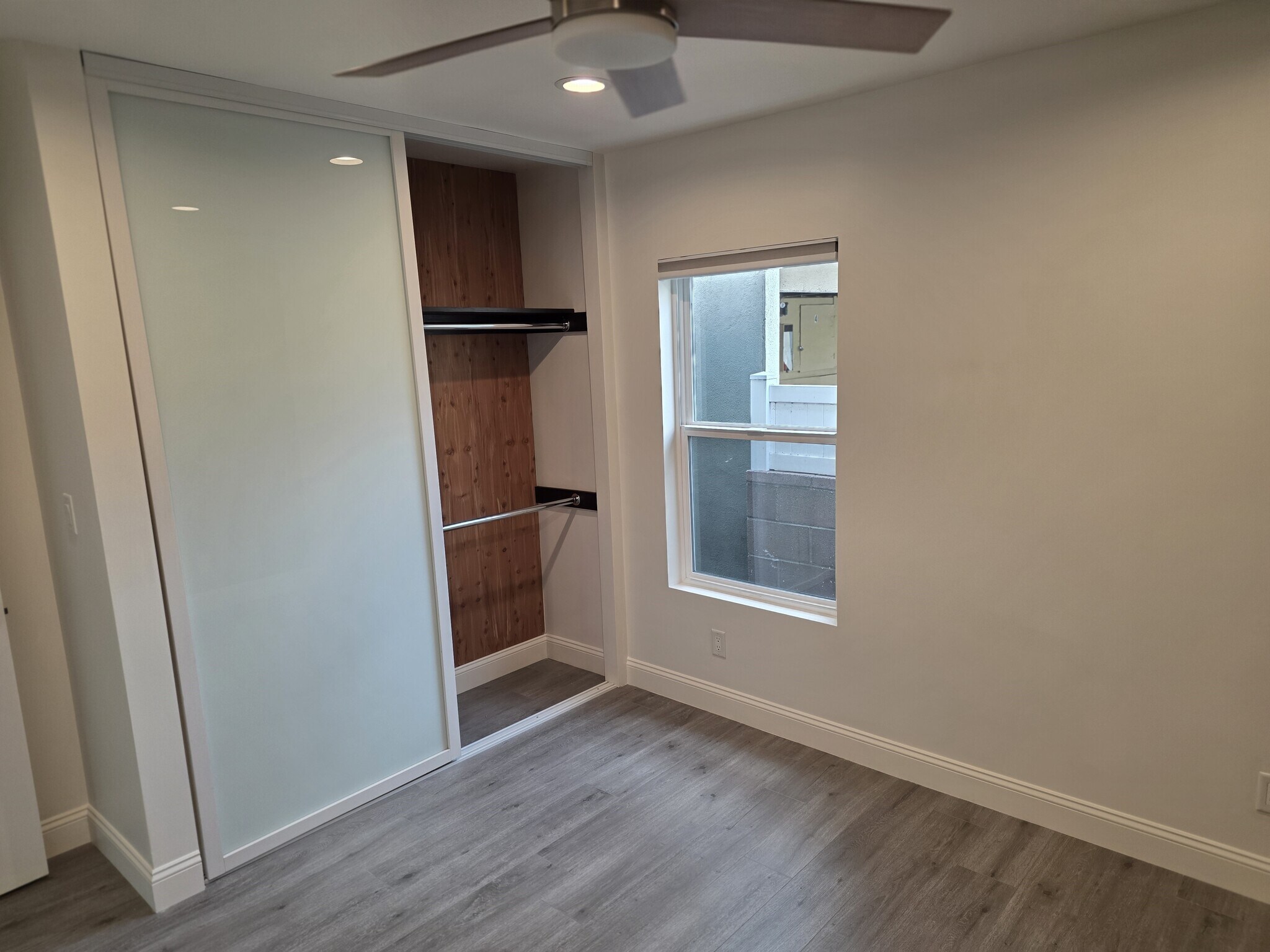 Building Photo - 425 Western Ave