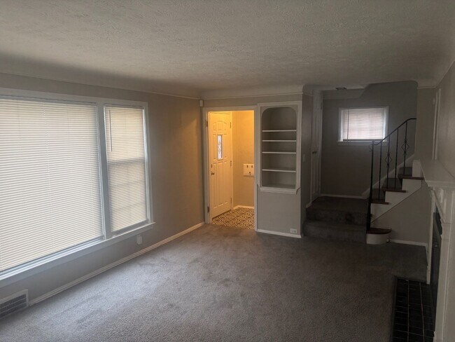 Building Photo - Move-In Ready 3BR Home w/ Fireplace, Garage & Basement – Cleveland