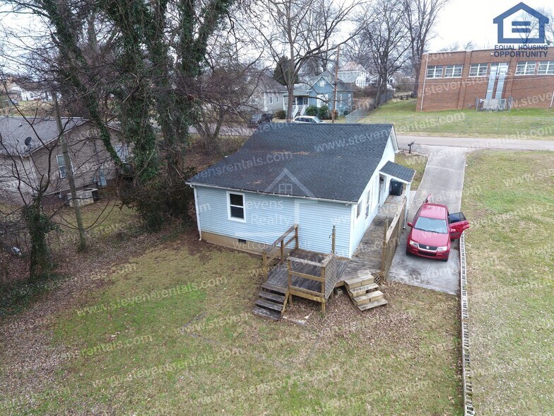 Primary Photo - 2110 Brown Ave