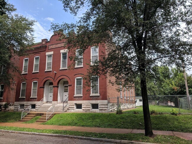 Building Photo - Extremely Spacious and Bright 2-Bedroom Apartment on Cherokee Street