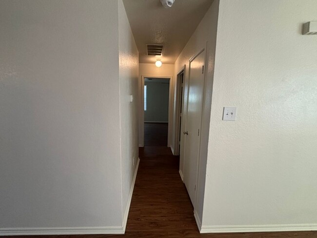 Building Photo - 1424 Krista Dr