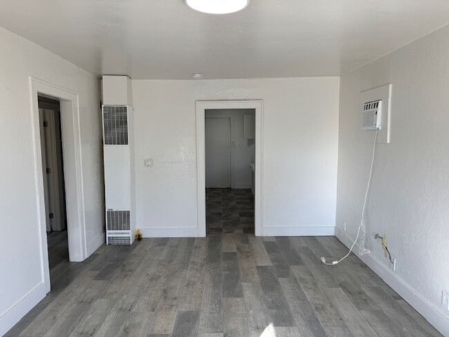 Building Photo - COZY CLASSIC HOME WITH FRESH UPDATES AND BUILT-INS