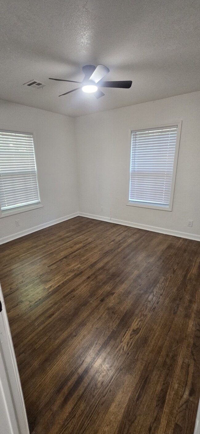 Building Photo - 3409 Riverside Dr