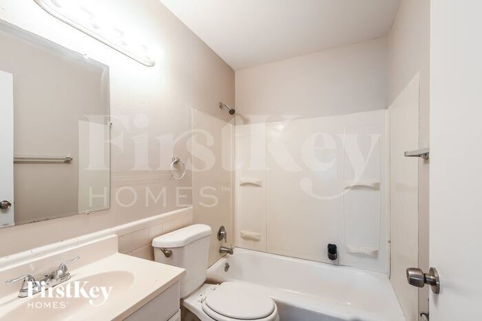Building Photo - 1520 Ascot Terrace