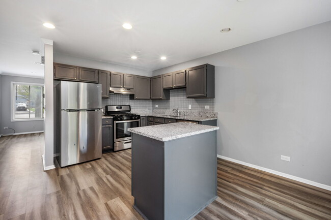 Building Photo - 3060 Winchester Ct W