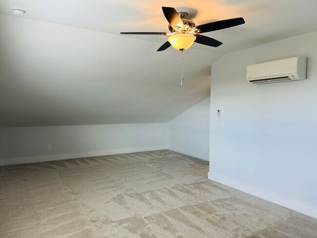 Building Photo - Stunning 4 bedroom 2.5 bath near Downtown Newnan! Must see!