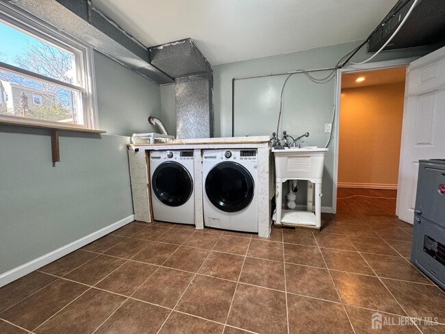 Building Photo - 1108 Frank St