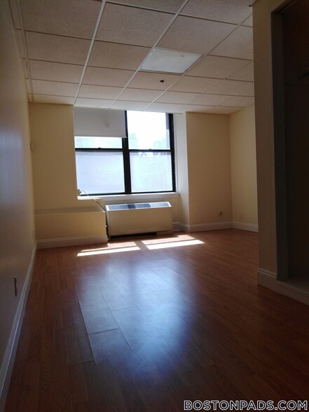 Building Photo - 62 Boylston St