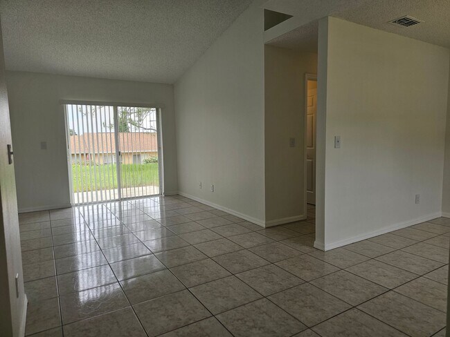 Building Photo - 13345 Pinyon Dr