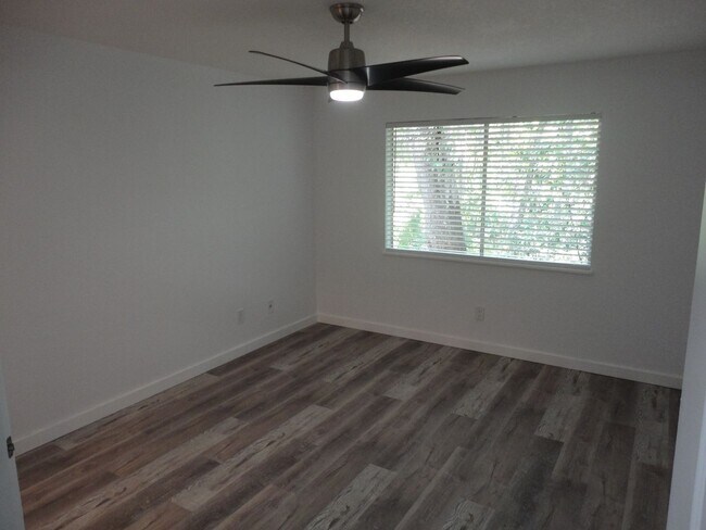 Building Photo - 1 Bedroom/1 Bathroom in Tumblin Creek