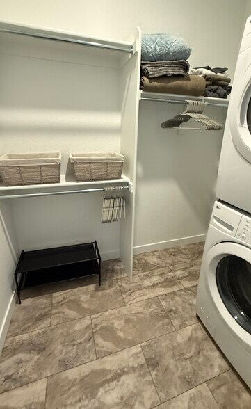 new W/D plus storage - 747 Raindance St