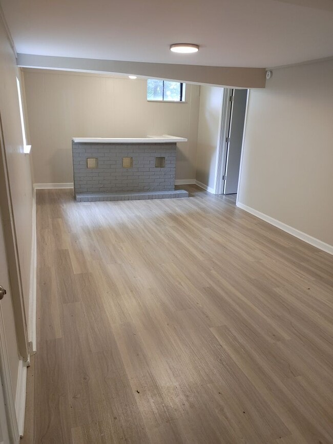 Building Photo - 4 Bedroom updated home for rent in Northwe...