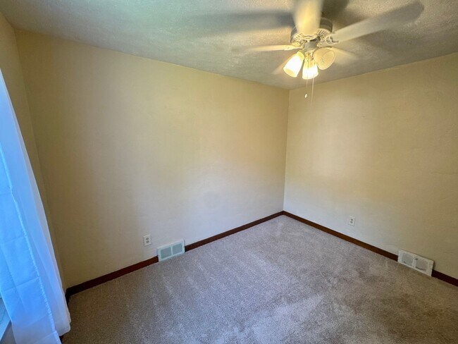 Building Photo - 1076 Thornwood Dr