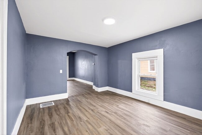 Building Photo - Newly renovated property