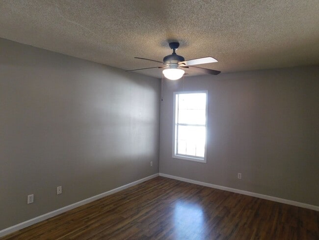 Building Photo - Nice Duplex in Havelock