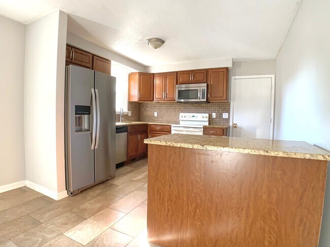 Building Photo - 102 Nuthatch Cir