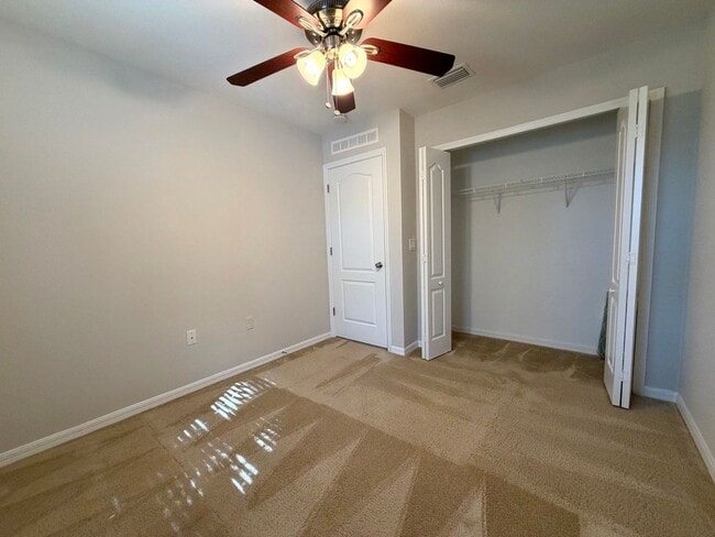 Building Photo - 3 Bedroom 2.5 Bathroom in Ashburn Square