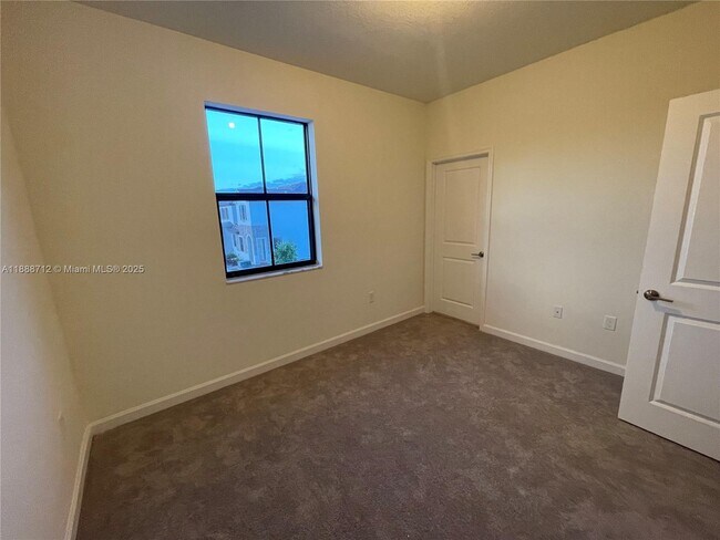 Building Photo - 3322 W 114th Terrace