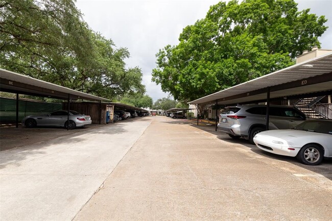 Building Photo - 5711 Sugar Hill Dr