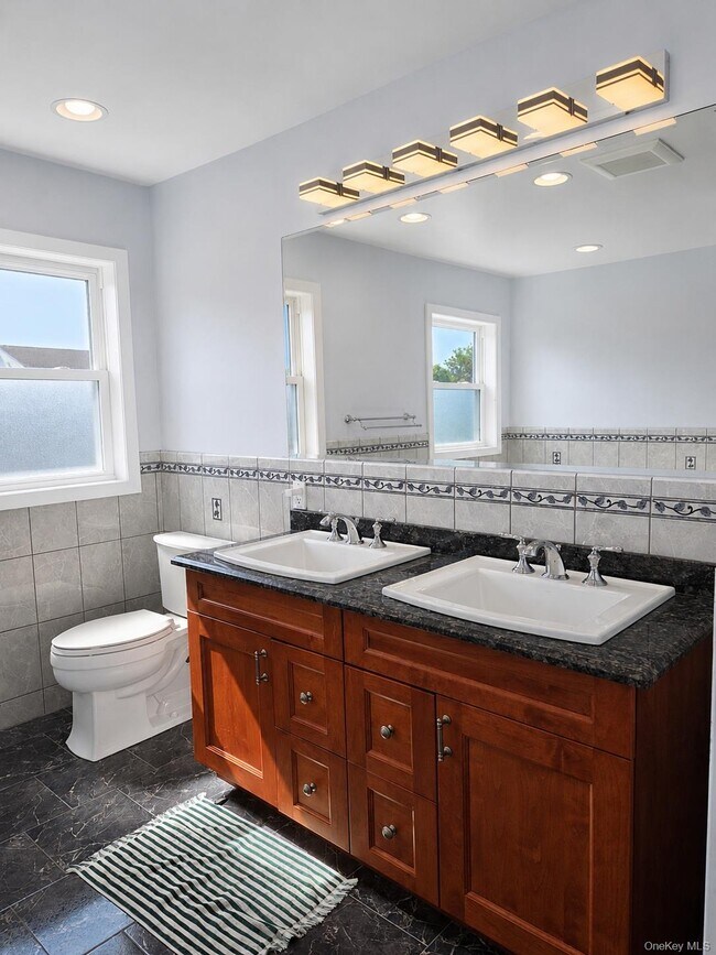 Building Photo - 2706 Peconic Ave