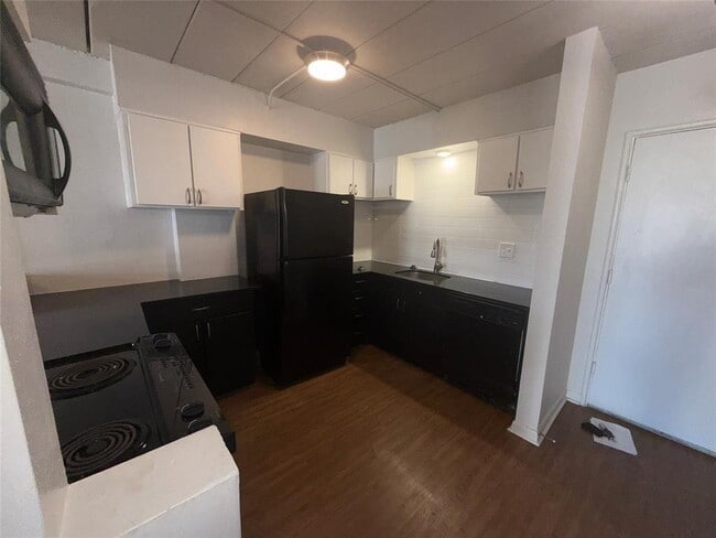 Building Photo - 5400 Memorial Dr