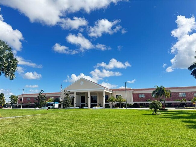 Building Photo - 204 Brighton E