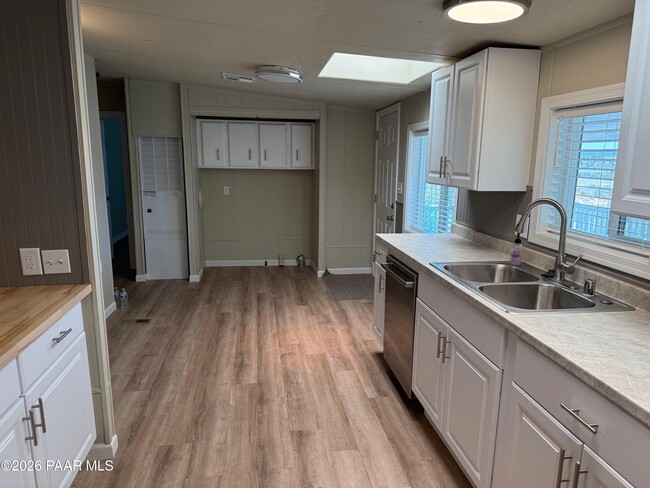 Building Photo - 8201 E Canyon Ln