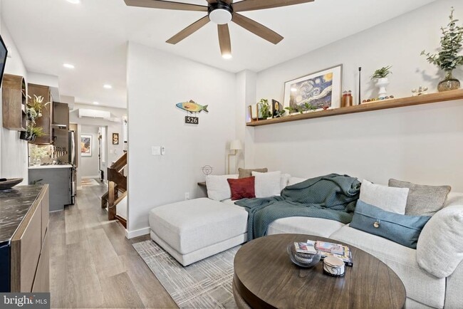 Building Photo - 526 E Thompson St