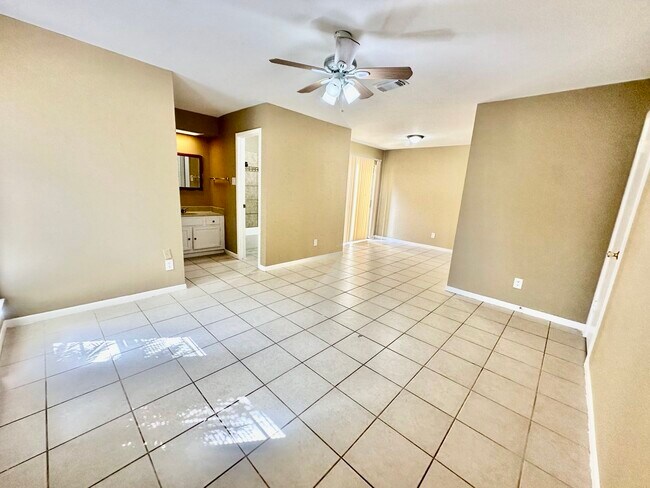 Building Photo - 2526 Valley Forest Dr