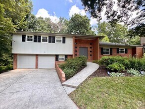Building Photo - 4 Bedroom Jamestown Beauty!