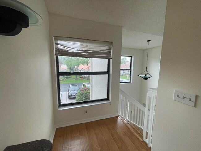 Building Photo - 10910 Lakemore Ln