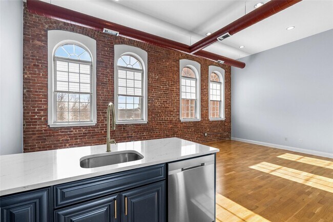 Building Photo - 200 School House Rd
