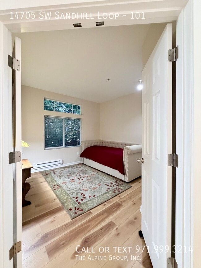 Building Photo - 14705 SW Sandhill Loop