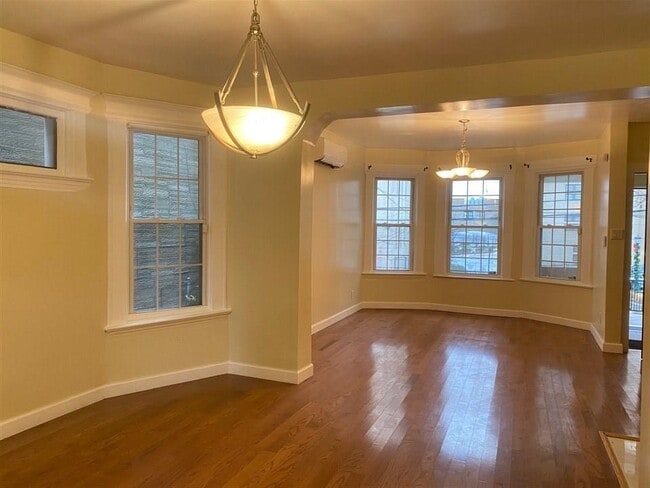 Building Photo - 13 Baldwin Ave