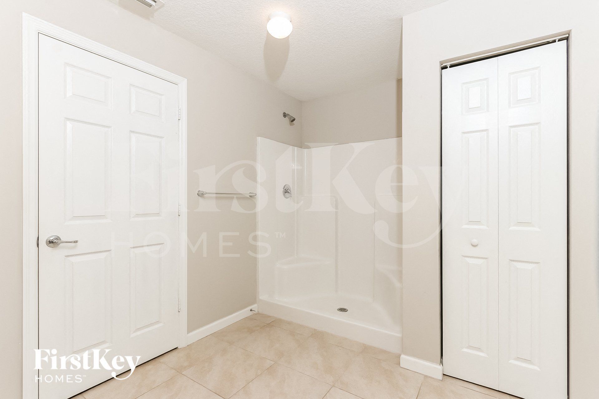 Building Photo - 1371 SW Sudder Ave