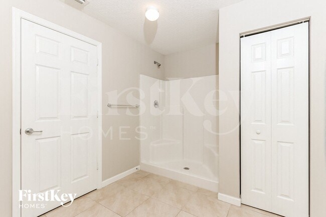 Building Photo - 1371 SW Sudder Ave