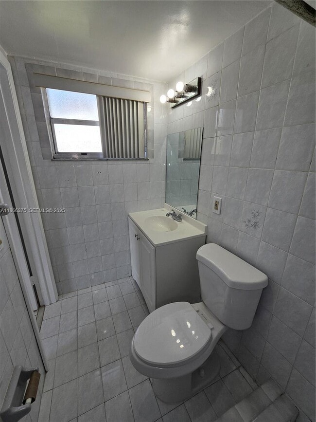 Building Photo - 120 ROYAL PALM Rd