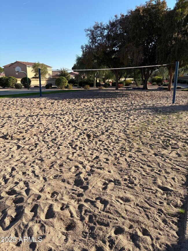 Building Photo - 2401 E Peach Tree Dr