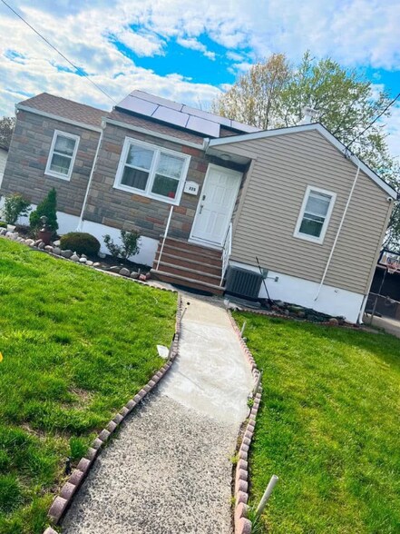 Primary Photo - 225 Park Ave