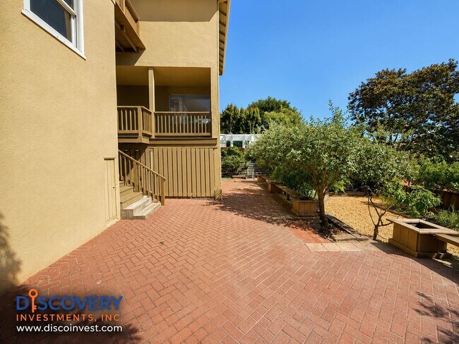 Building Photo - 327 San Carlos Ave