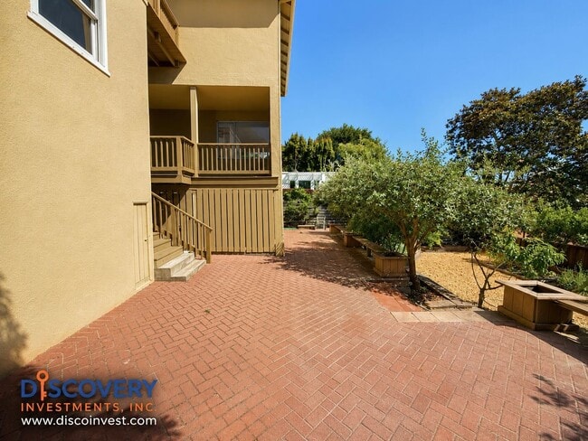 Building Photo - Sophisticated and Spacious Piedmont Craftsman Home