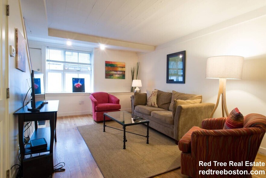 Primary Photo - 28 Piedmont St