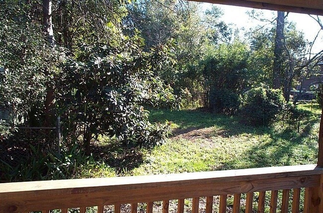 Building Photo - 739 Acosta St