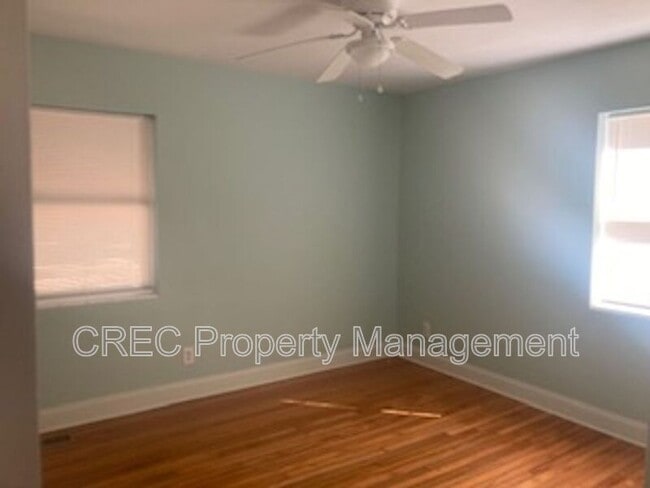 Building Photo - 9 Penn Ave