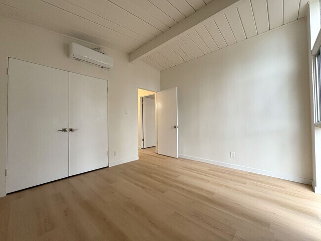 Building Photo - Newly Remodeled Single Family Home Available Now!