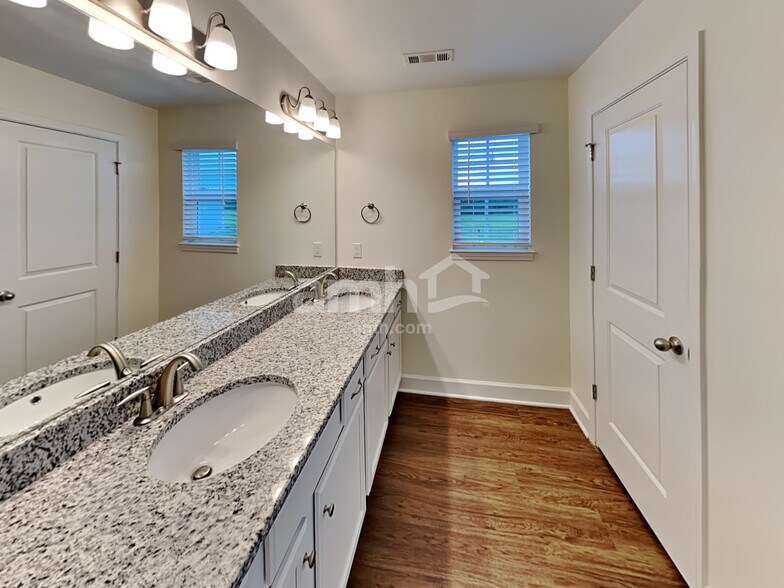 Building Photo - 607 Drema Ct