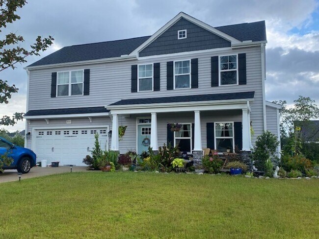 Building Photo - Beautifully furnished 3 bed 2.5 bath home in Leland