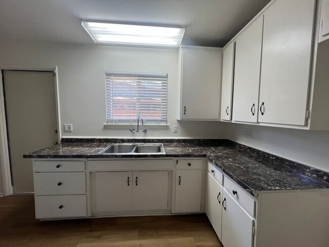 Building Photo - (APPLICATION PENDING) West Lancaster Home